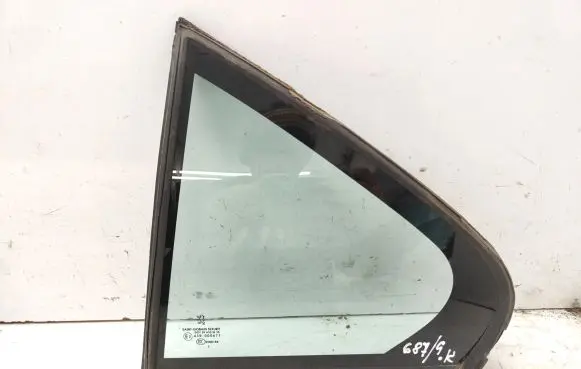Peugeot 607 Rear vent window glass 43R000677 AS2 M35