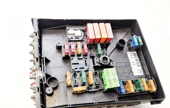 Volkswagen Golf V Fuse box set 1k0937125a