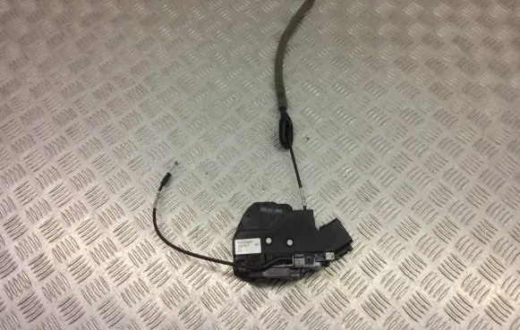 Renault Captur Front door lock 805004683R