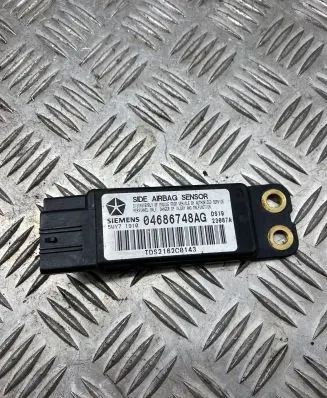 Chrysler Voyager Airbag deployment crash/impact sensor 04686748AG 5WY71910 TDS2162C0143