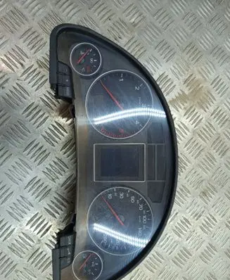 Audi A4 S4 B6 8E 8H Speedometer (instrument cluster) 02636260 8E0920900G 1180567
