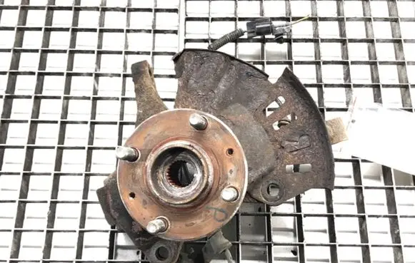Hyundai i20 (PB PBT) Front wheel hub spindle knuckle