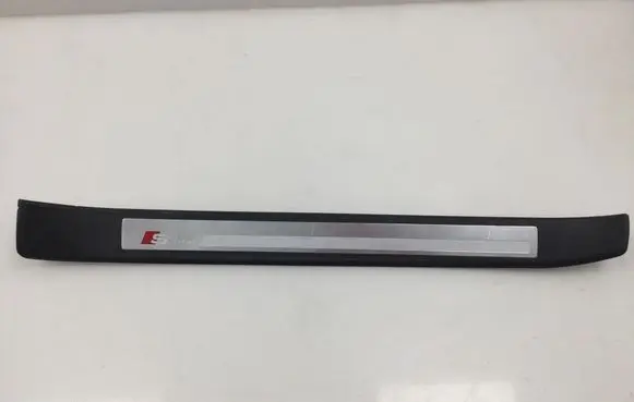 Front sill trim cover