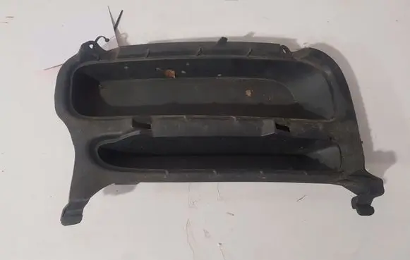 Toyota Avensis T250 Front bumper lower grill 3313P020