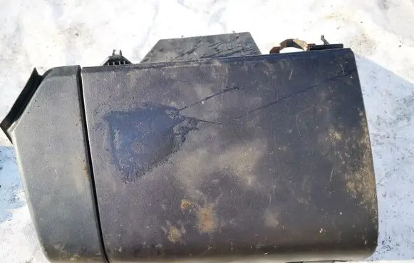 Glove box