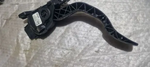 Ford S-MAX Accelerator throttle pedal 6G929F836KD 6PV00922011