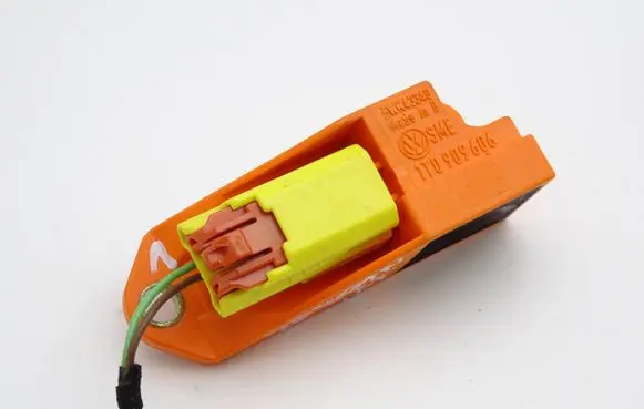 Volkswagen Touran I Airbag deployment crash/impact sensor 1T0909606