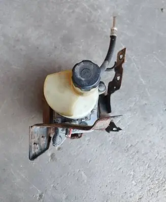 Volvo V50 Power steering pump 9n513k514ac