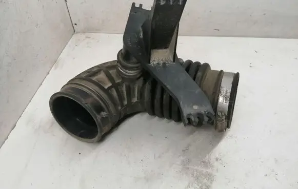 Nissan Navara D40 Turbo air intake inlet pipe/hose 2100543