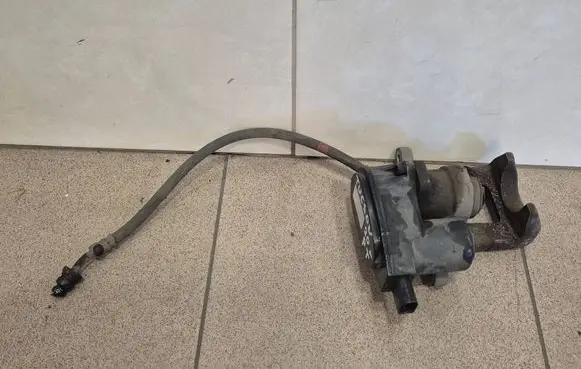 Hyundai Tucson TL Rear brake caliper 