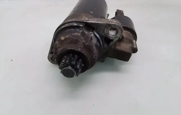 Volkswagen Golf V Starter motor 1005831095