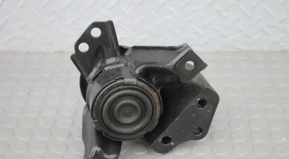 KIA Sportage Engine mount bracket 21814