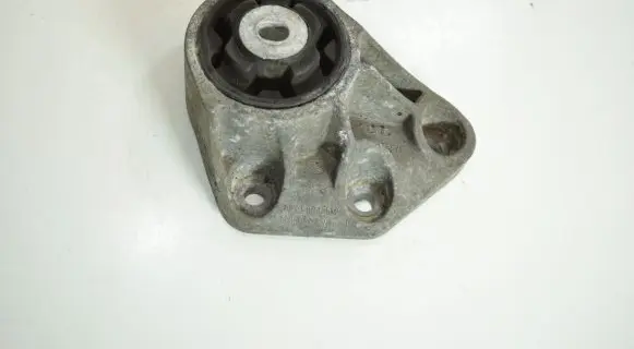 Audi A4 S4 B7 8E 8H Rear differential mounting bracket 8E0599125M 8E0599125S