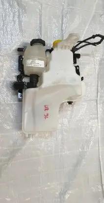 Jeep Wrangler Windshield washer fluid reservoir/tank
