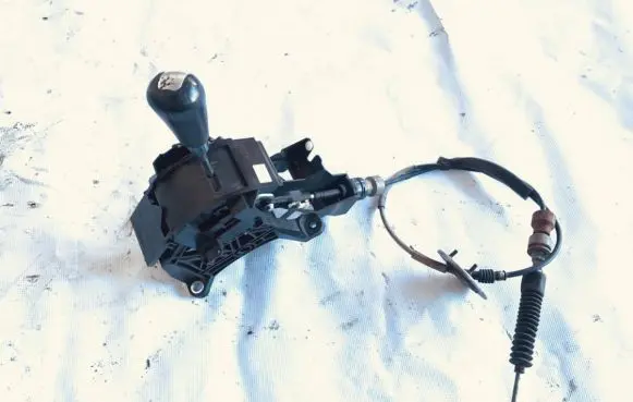 Mazda CX-7 Gear shifter/selector 75c351 geg21 75c351geg21