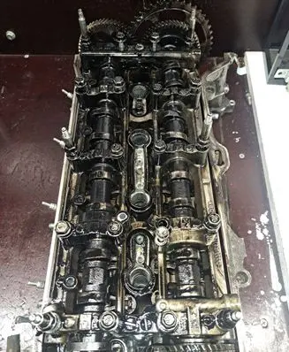 Honda FR-V Engine head 