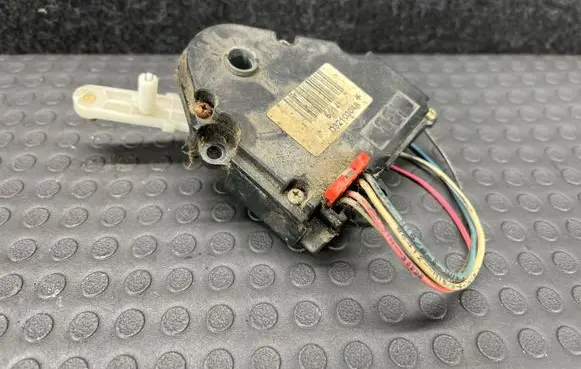Mercedes-Benz ML W163 Heater blower fan relay D3210304A