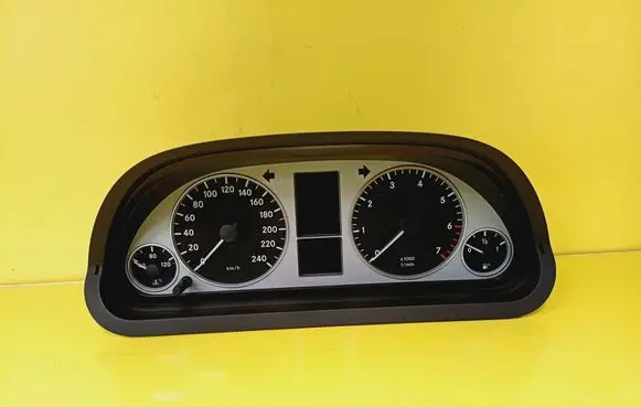 Speedometer (instrument cluster)
