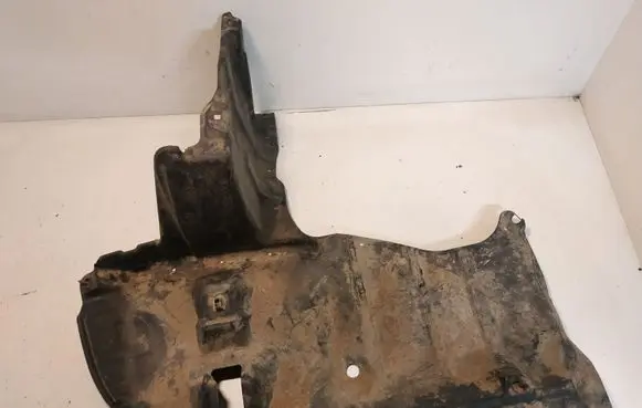 Toyota Avensis T220 Engine splash shield/under tray 51441