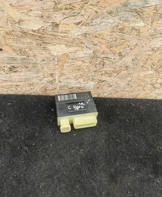 Citroen C4 II Picasso Coolant fan relay 9801916680