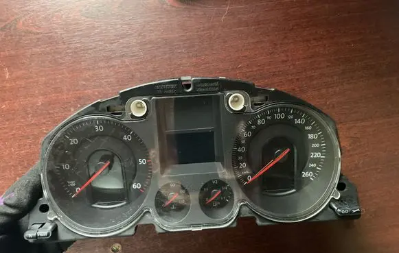 Volkswagen PASSAT B6 Speedometer (instrument cluster) A2C53042108