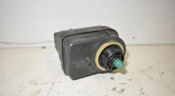 Renault Scenic I Headlight level adjustment motor R7700840141