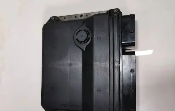 Toyota Avensis T270 Engine control unit/module 8966105F20 MB2759004733