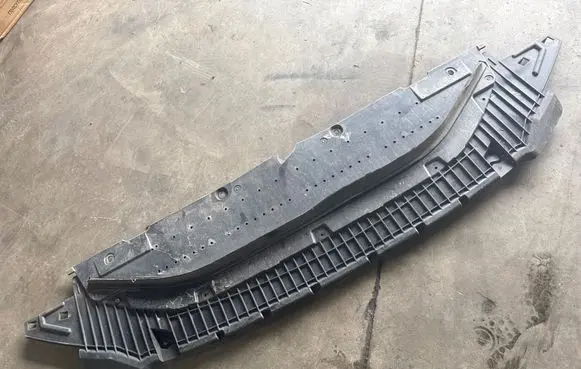 Audi A6 C7 Front bumper skid plate/under tray 4G0807611E