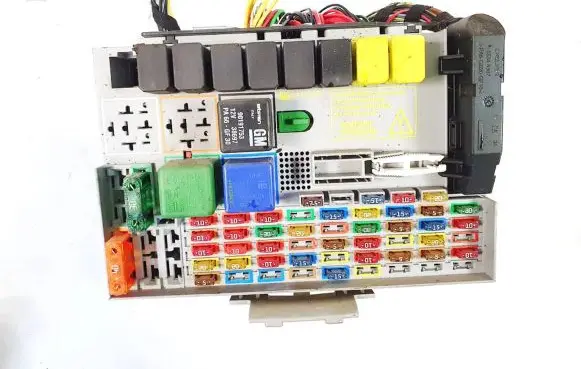 Opel Zafira A Fuse box set 24412497