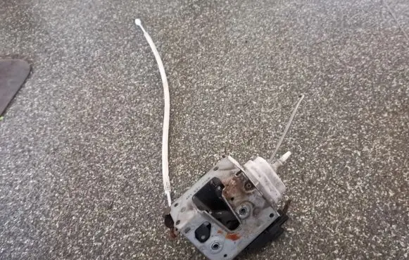 Audi A4 S4 B5 8D Front door lock