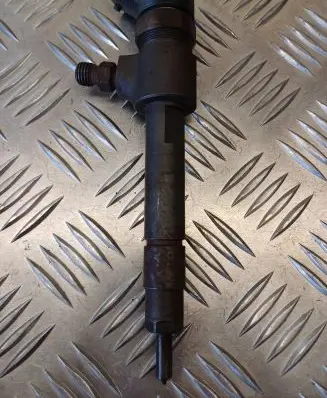 Opel Zafira B Fuel injector 0445110165