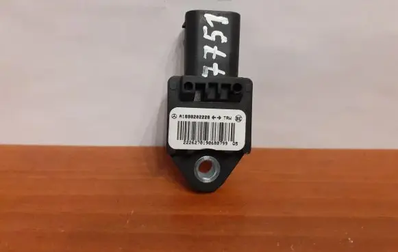 Mercedes-Benz A W169 Airbag deployment crash/impact sensor 7751 A1698202226