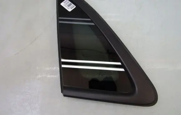 Hyundai Kona I Front triangle window/glass 