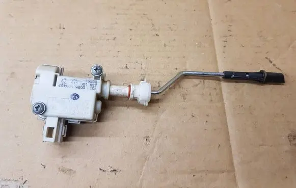Fuel tank cap lock motor