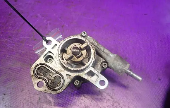 Peugeot 206 CC Vacuum pump