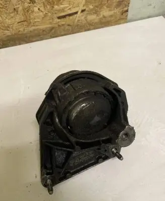 BMW 7 E65 E66 Engine mount bracket 6758411