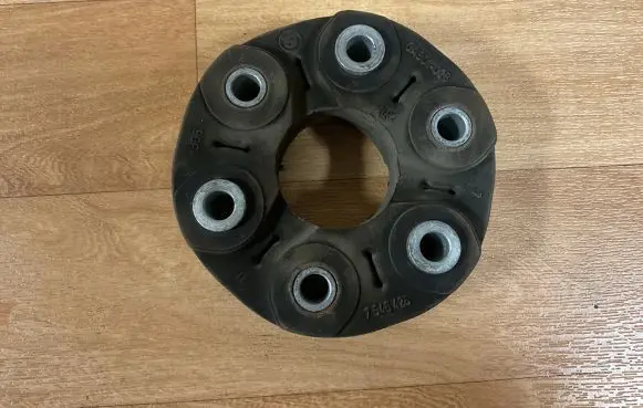 BMW 5 E60 E61 Rear prop shaft donut coupling/joint 7546425