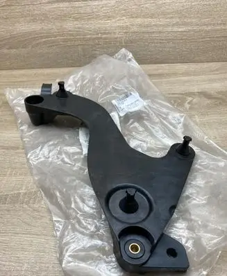 Volkswagen PASSAT B8 Air filter cleaner box bracket assembly 3Q0129671