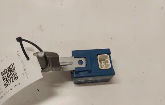Toyota Prius (XW20) Window wiper relay 8594047010 0521003082