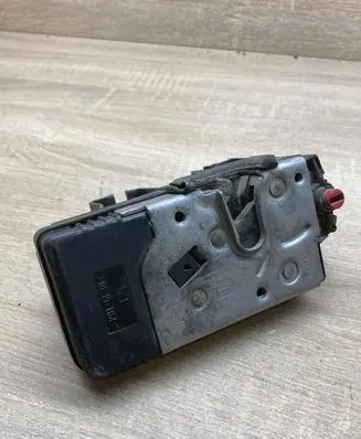 Opel Astra G Rear door lock 90561157
