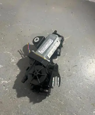 Mercedes-Benz C W204 Seat belt adjustment motor A2058600182