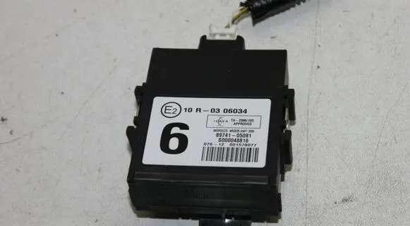 Toyota Avensis T270 Door control unit/module 8974105091