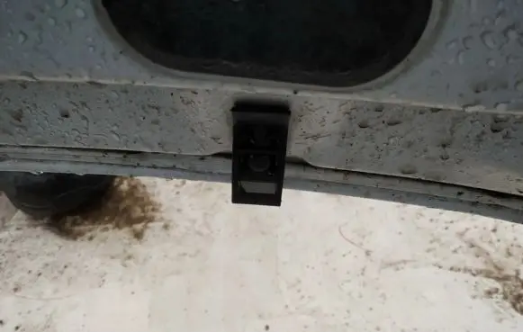 Windshield washer spray nozzle