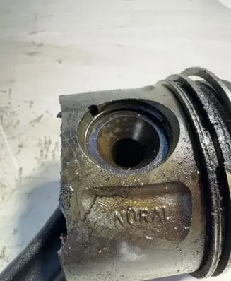 Mercedes-Benz ML W164 Piston with connecting rod 8340F