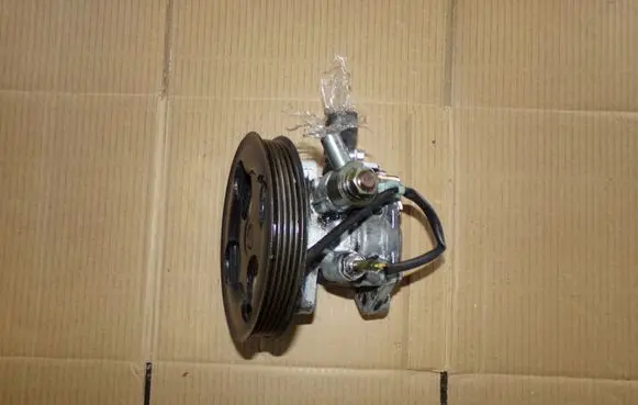 Mitsubishi Carisma Power steering pump