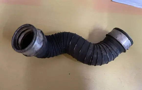 Mercedes-Benz CLK A209 C209 Intercooler hose/pipe A2035280082