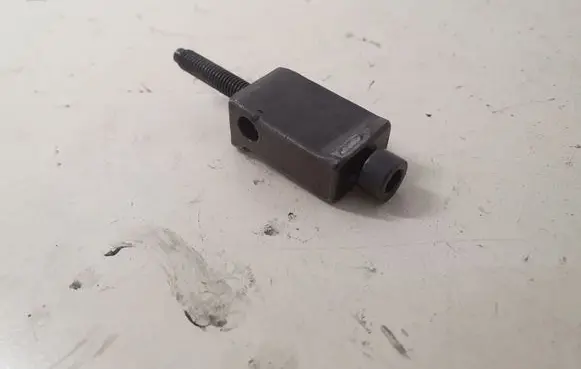 Volkswagen Golf V Fuel Injector clamp holder