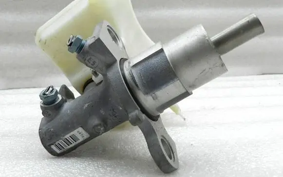 Audi A6 S6 C7 4G Brake fluid reservoir 8K0611301A 4G2611021A
