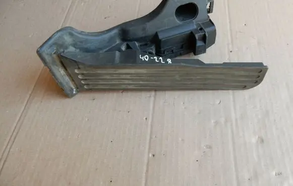 Volkswagen PASSAT B6 Accelerator throttle pedal 1K1721503P 40228
