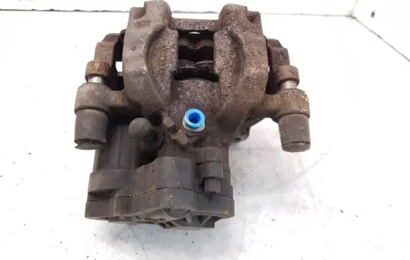 Volkswagen PASSAT B8 Rear brake caliper 3Q0615405